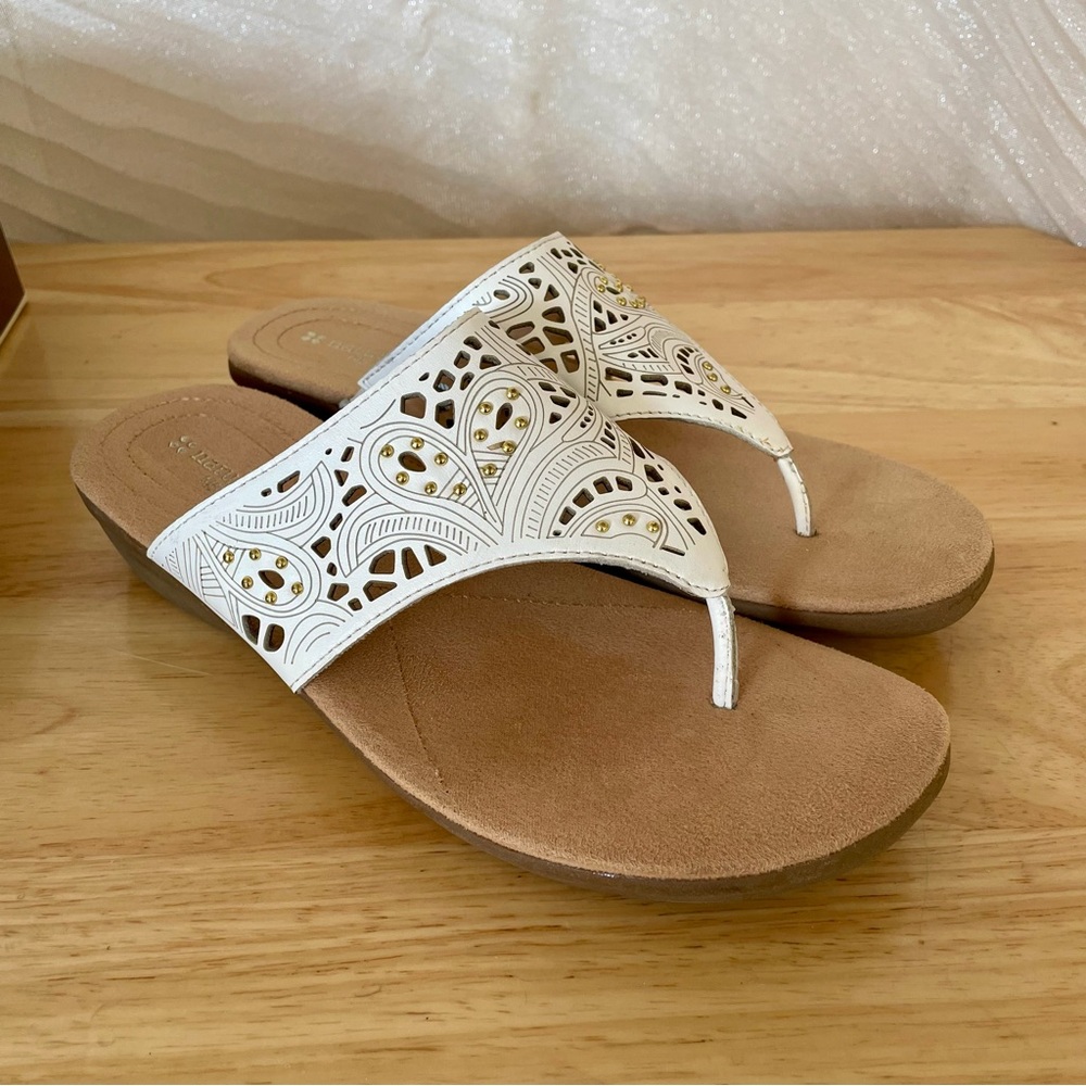 Naturalizer White Sandals Women Size 8.5 Wally